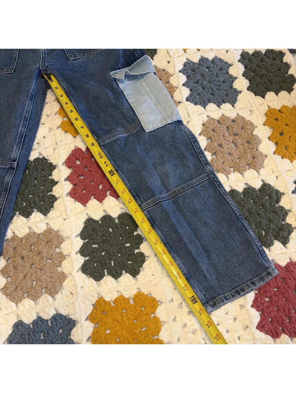 PacSun Highrise Carpenter Woman’s size 27 Denim Cargo Pants with Light Pockets - Picture 8 of 8